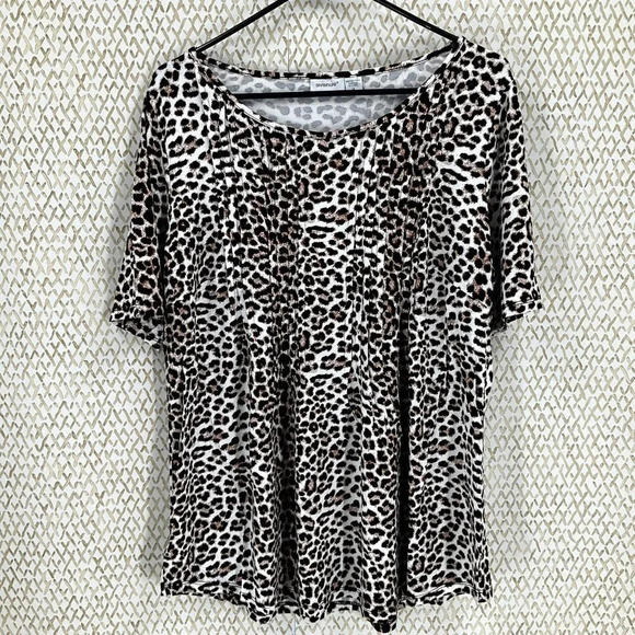 Avenue Women Top 14 Animal Print Pleated Stretch Short Sleeve Round Neckline NEW - Picture 1 of 7